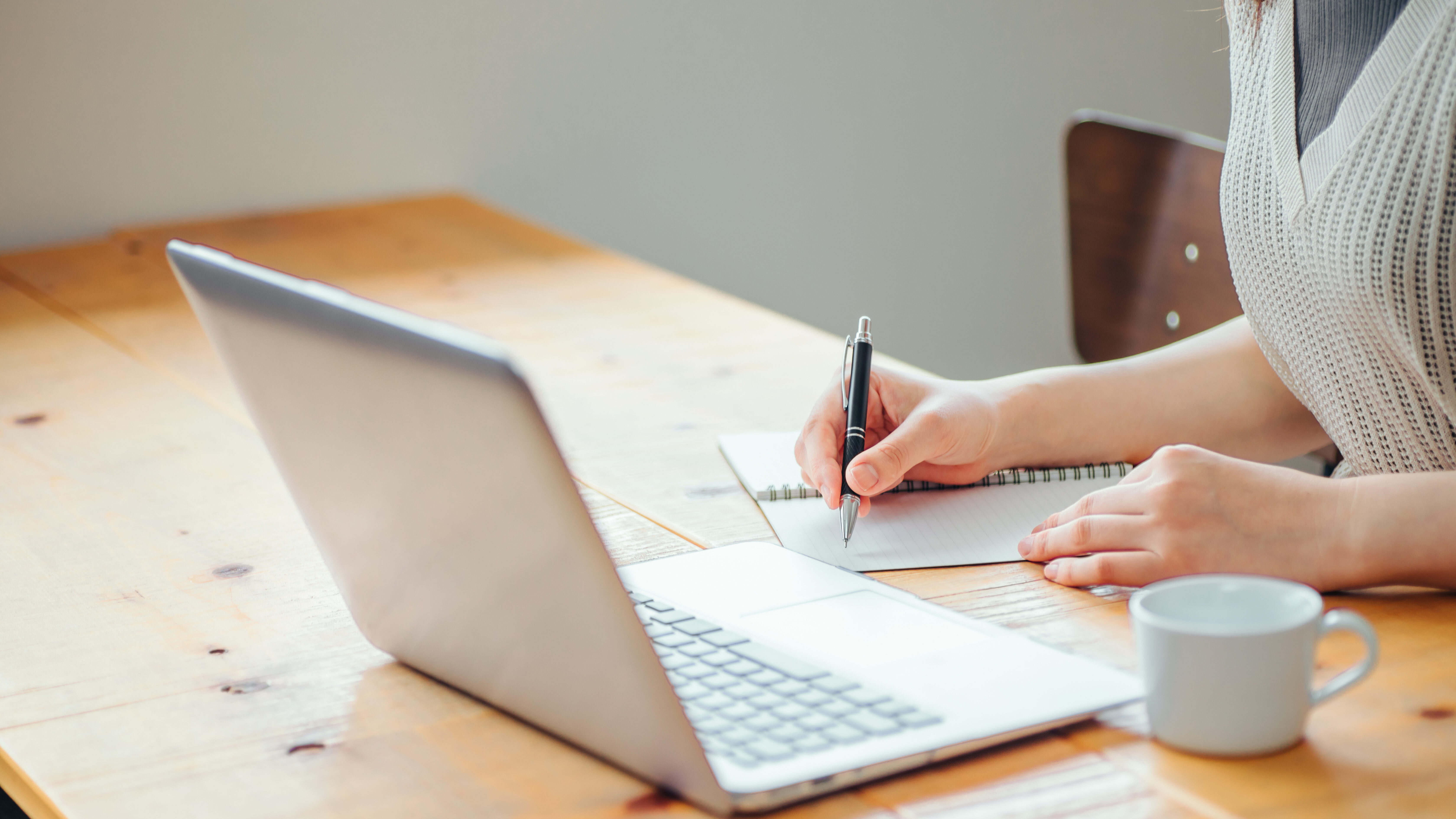 自身の課題に合ったカリキュラムでオンライン講座を受講開始